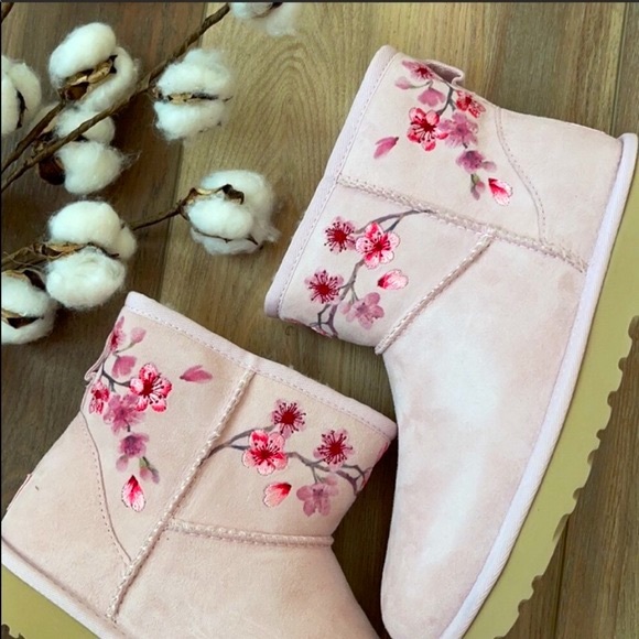 🍃🔆UGGS- CLASSIC MINI BLOSSOM🔆🍃 - Picture 2 of 14